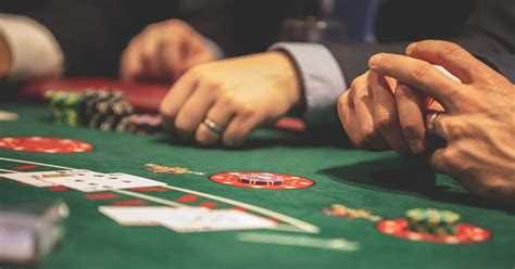 14 Pros & Cons of Being a Casino Dealer – DiceChip.